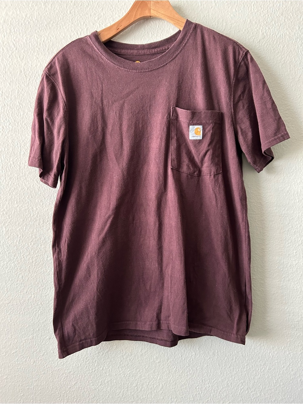 Carhartt women’s Pocket T-Shirt in Burgundy